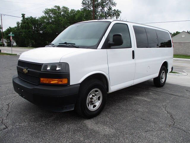 chevrolet express passenger 2020 1GAWGEFG6L1235386 image chevrolet express passenger 2020 1GAWGEFG6L1235386 image
